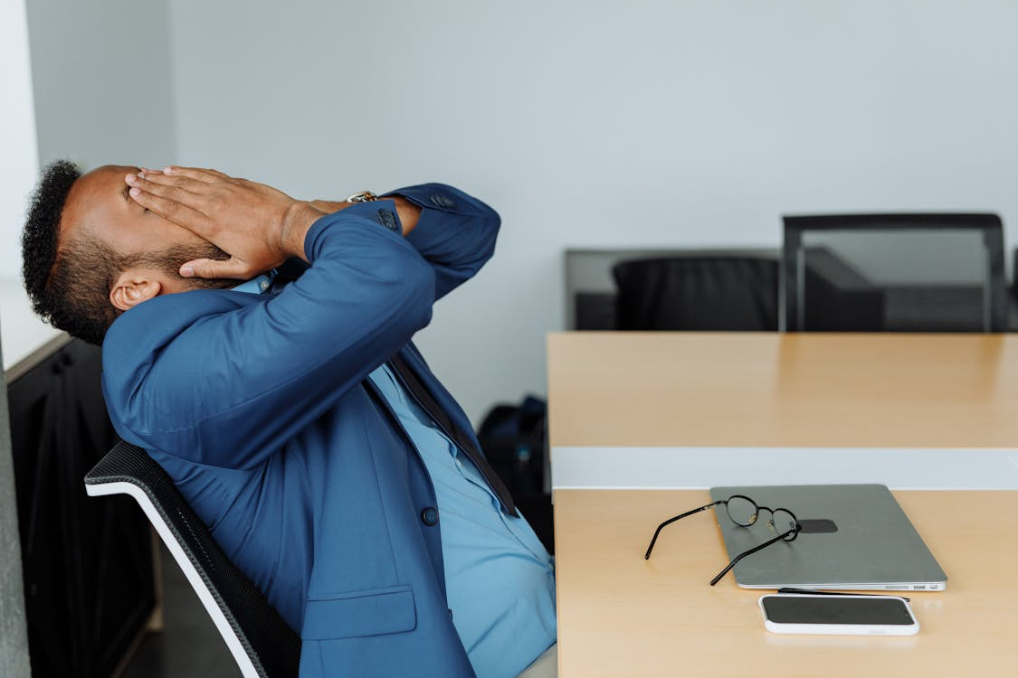 Stressed employee at a desk showing the signs a job isn’t right for you.